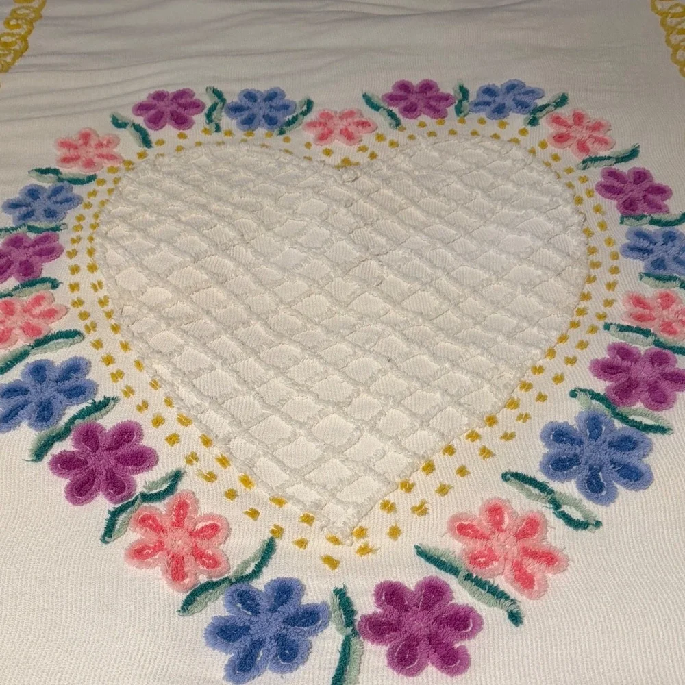 Vintage Chenille Floral Heart Bedspread White Cottagecore Twin Shabby Chic Retro